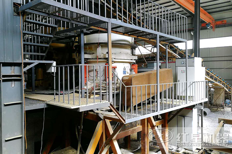 大型圓錐破碎機工作現場圖片