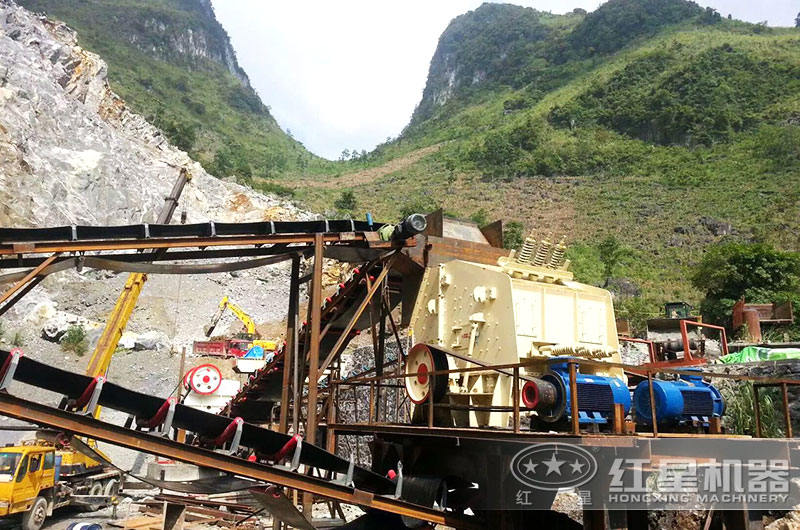 反擊破碎機作業現場